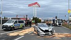 Zdrogovaný řidič ujížděl policii, na křižovatce v Praze 8 se střetl s... Zdrogovaný řidič ujížděl policii, na křižovatce v Praze 8 se střetl s...