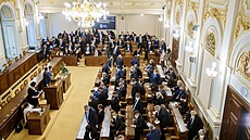 Po třiceti dnech od voleb se schází nově složená Sněmovna. Zvolení poslanci... Po třiceti dnech od voleb se schází nově složená Sněmovna. Zvolení poslanci...