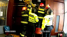 Seniorka visela hlavou dolů z páternosteru na brněnské poště Seniorka visela hlavou dolů z páternosteru na brněnské poště
