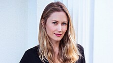 Herečka Tereza Srbová s knihou Sidonie (2021) Herečka Tereza Srbová s knihou Sidonie (2021)