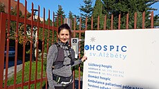Marie Balšínková, která pracuje jako pečovatelka v hospici, překonala během na... Marie Balšínková, která pracuje jako pečovatelka v hospici, překonala během na...