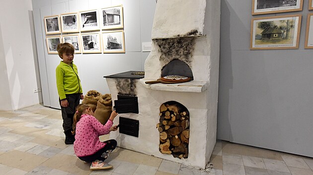 Zajímavosti o sušení ovoce na Valašsku ukazuje výstava ve vsetínském zámku s názvem Někdo to rád sušené.