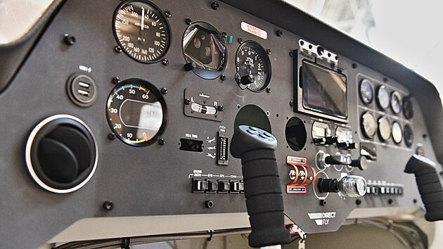 Brnnsk letoun zvldne pistvat i na mstech, kde nejsou klasick ranveje. Dvoumstn ultralight je aktuln k vidn na Mezinrodnm strojrenskm veletrhu v Brn.