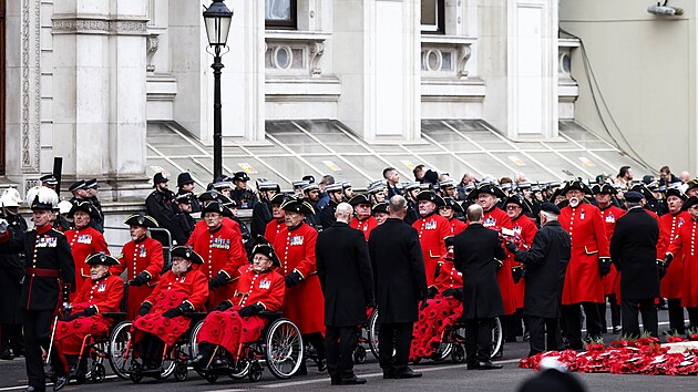 Vlen veterni na ceremonii Remembrance Sunday, poct britskm vojkm, kte padli v prvn svtov vlce a v dalch ozbrojench konfliktech. (Whitehall, Londn, 14. listopadu 2021)