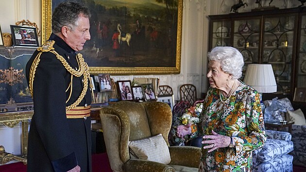 Albta II. se setkala s britskm nelnkem generlnho tbu a poradcem ministerstva obrany Nickem Carterem (Windsor, 17. listopadu 2021)