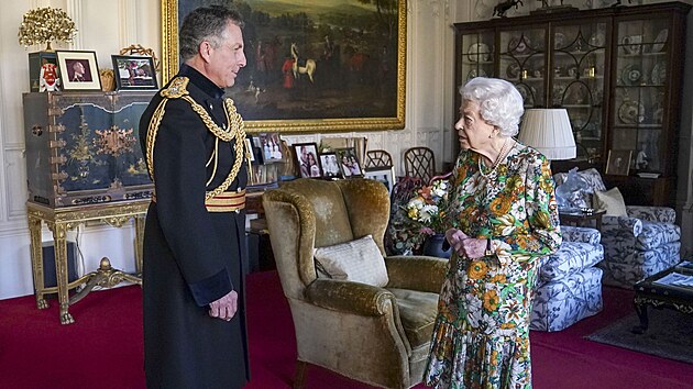 Albta II. se setkala s britskm nelnkem generlnho tbu a poradcem ministerstva obrany Nickem Carterem (Windsor, 17. listopadu 2021)