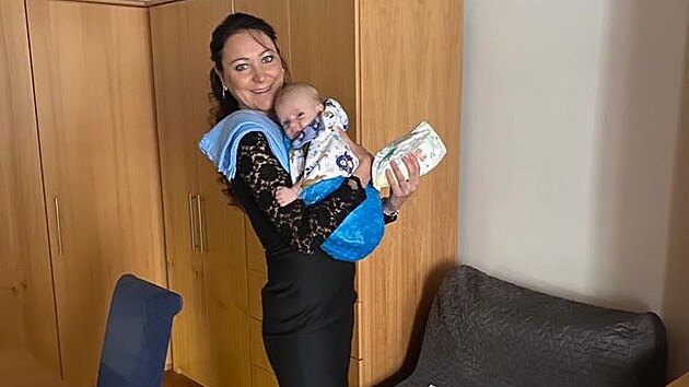 Voliči poslali starostku Kozolup na Plzeňsku Michaelu Opltovou do Poslanecké sněmovny. Zároveň je i novopečenou maminkou. Poslankyně je přesvědčená, že všechny své role dokáže skloubit. Na snímku je s miminkem na poslanecké ubytovně krátce před složením slibu.