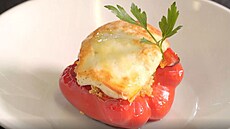 Paprika zapečená se směsí kuskusu, zeleniny a sýra Paprika zapečená se směsí kuskusu, zeleniny a sýra