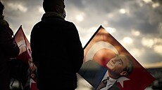 Lidé v Istanbulu uctívají minutou ticha výročí úmrtí prvního tureckého... Lidé v Istanbulu uctívají minutou ticha výročí úmrtí prvního tureckého...