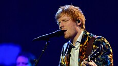 Ed Sheeran bhem svého vystoupení na MTV Europe Music Awards v Budapeti. (14....