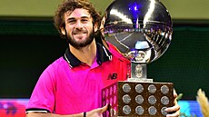 Tommy Paul s trofejí pro vítěze turnaje ve Stockholmu Tommy Paul s trofejí pro vítěze turnaje ve Stockholmu