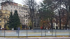 Kluziště na náměstí Dr. Edvarda Beneše v Ostravě se už chystá. Na bruslaře... Kluziště na náměstí Dr. Edvarda Beneše v Ostravě se už chystá. Na bruslaře...