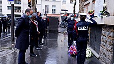 Francie est let po atentátech z 13. listopadu 2015 uctila tehdejích 130 obtí...