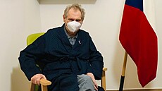Prezident Milo Zeman v Ústední vojenské nemocnici v Praze (17. listopadu 2021)