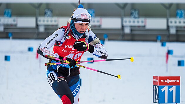 Eva Puskarčíková na střelnici během sprintu v Östersundu Eva Puskarčíková na střelnici během sprintu v Östersundu