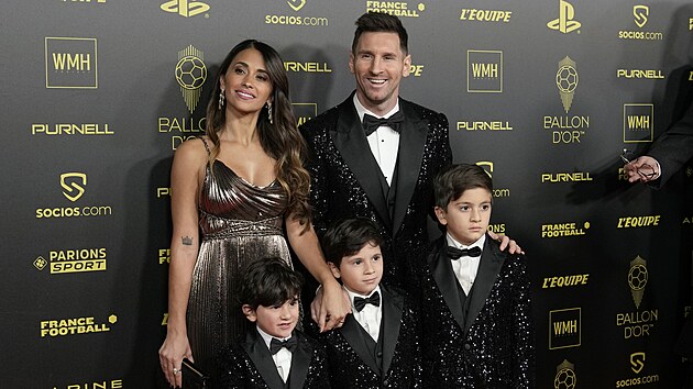 Lionel Messi s rodinou na vyhlášení ankety Zlatı míč.