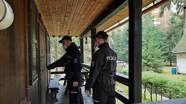 Policisté v Karlovarském kraji kontrolují před zimou chatové oblasti.
