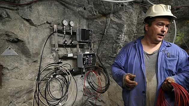 Destky expert se v podzem stdaj, aby zde testovali odolnost materil pro dlouhodob uloen vyhoelho radioaktivnho paliva.