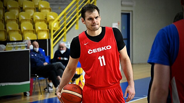 Jaromír Bohačík na tréninku českıch basketbalistů