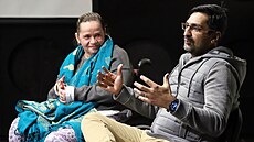 Zdenka Karim a Tabish Karim, projekce filmu Manželství v chebském kině ART (24.... Zdenka Karim a Tabish Karim, projekce filmu Manželství v chebském kině ART (24....
