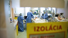 Počet nově nakažených překračuje denně 9 tisíc, kapacita zdravotnických... Počet nově nakažených překračuje denně 9 tisíc, kapacita zdravotnických...