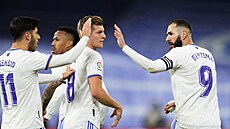 Fotbalisté Realu Madrid slaví branku v duelu se Sevillou. Fotbalisté Realu Madrid slaví branku v duelu se Sevillou.