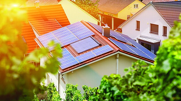 Sedlová střecha rodinného domu představuje ideální plochu pro využití... Sedlová střecha rodinného domu představuje ideální plochu pro využití...