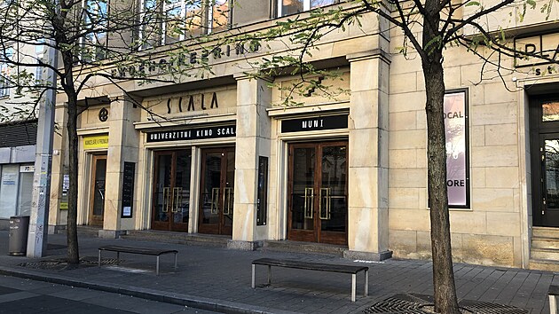 Kino Scala a Divadlo Bolka Polívky sídlí v jedné budově, jen vstupy mají z... Kino Scala a Divadlo Bolka Polívky sídlí v jedné budově, jen vstupy mají z...