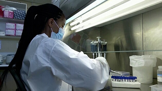 Vakcína od Pfizeru není proti Omikronu tak účinná, zjistil africký vědec | na serveru Lidovky.cz | aktuální zprávy Vakcína od Pfizeru není proti Omikronu tak účinná, zjistil africký vědec | na serveru Lidovky.cz | aktuální zprávy