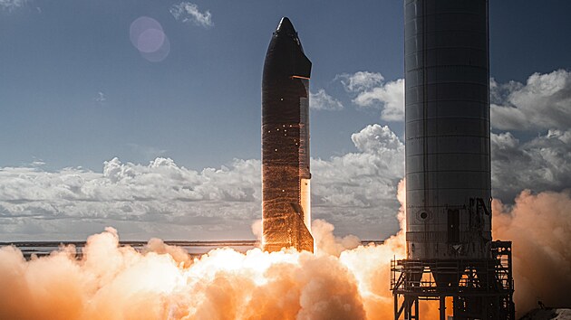 Statický zážeh všech motorů na Starship S20 Statický zážeh všech motorů na Starship S20
