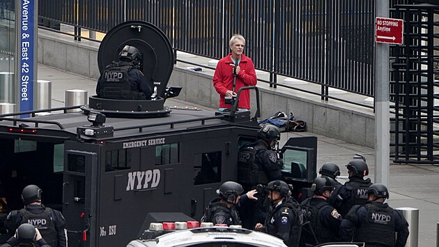 Sdlo OSN v New Yorku se uzavelo kvli ozbrojenmu mui. Policie s nm vyjednv. (2. prosince 2021)