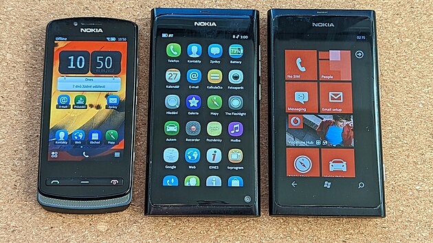 Nokia 700 se Symbianem, N9 s MeeGo a Lumia 800 s Windows Phone