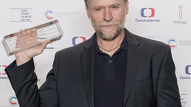 Karel Roden s Cenou esk filmov kritiky 2017 pro nejlepho herce (Praha, 27. ledna 2018)