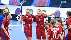 Gólová radost českých florbalistek v utkání proti Dánsku. Gólová radost českých florbalistek v utkání proti Dánsku.