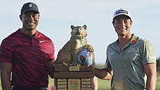 Viktor Hovland (vpravo) a Tiger Woods. Viktor Hovland (vpravo) a Tiger Woods.