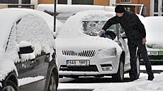 Husté sněžení a silný vítr od rána komplikuje provoz v Ústeckém kraji. (4.... Husté sněžení a silný vítr od rána komplikuje provoz v Ústeckém kraji. (4....
