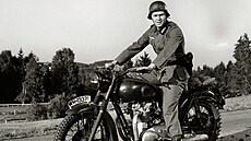 Steve McQueen ve filmu Velký útěk z roku 1963 Steve McQueen ve filmu Velký útěk z roku 1963