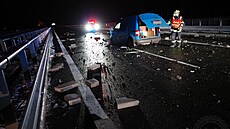 Podle nárazu nemohl jet řidič po nezprovozněné dálnici předepsanou... Podle nárazu nemohl jet řidič po nezprovozněné dálnici předepsanou...