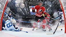 Kanadský útočník Connor McDavid v zápase s Finskem Kanadský útočník Connor McDavid v zápase s Finskem