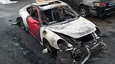 Požár osobního auta v Dolních Břežanech nedaleko Prahy. (5. prosince 2022) Požár osobního auta v Dolních Břežanech nedaleko Prahy. (5. prosince 2022)