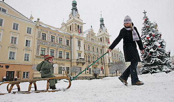 V lednu 2010 spadlo v Pardubicích rekordní mnoství snhu, 25 centimetr za jediný den. Ilustraní foto