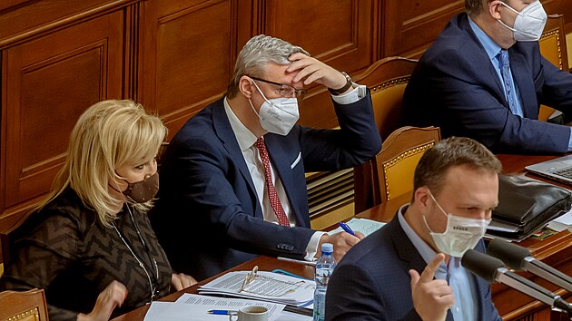 Poslanci se sešli k trojici předloh končící vlády ANO a ČSSD, které reagují na růst cen energií. Na snímku Karel Havlíček (ANO). (15. prosince 2021)