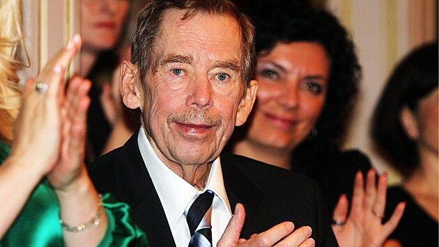 Václav Havel na premiée hry Cyrano!! Cyrano!! Cyrano!! v praském Divadle na...