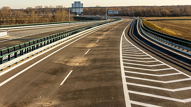 Nově otevřený úsek dálnice D35 mezi Opatovicemi nad Labem a Časy (15. prosince 2021)