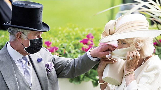 Princ Charles a vvodkyn Camilla na snmku z Ascotu, kter vybrali na vnon pozdrav (2021)