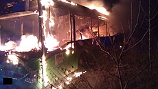 V Rybništi na Děčínsku vzplál autobus. V Rybništi na Děčínsku vzplál autobus.
