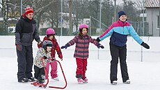 V Holešově se stejně jako loni bruslí na Orelském hřišti. V Holešově se stejně jako loni bruslí na Orelském hřišti.