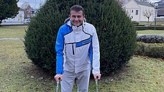 Jiří Peter, který podstoupil výměnu obou kyčlí, se rychle zotavuje. Jiří Peter, který podstoupil výměnu obou kyčlí, se rychle zotavuje.