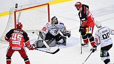 NECHCETE NĚKDO HRÁT? Karlovy Vary jsou zdravé, chtějí hrát, ale nemají s kým. Soupeři zápolí s covidem a utkání odkládají. NECHCETE NĚKDO HRÁT? Karlovy Vary jsou zdravé, chtějí hrát, ale nemají s kým. Soupeři zápolí s covidem a utkání odkládají.