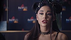 Ariana Grande ve filmu K zemi hle! (2021)